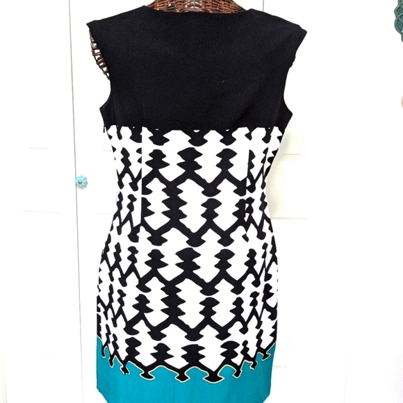 Voir Voir Like New Sleeveless Round Neck Classic Fitted Slip Dress - Picture 2 of 13